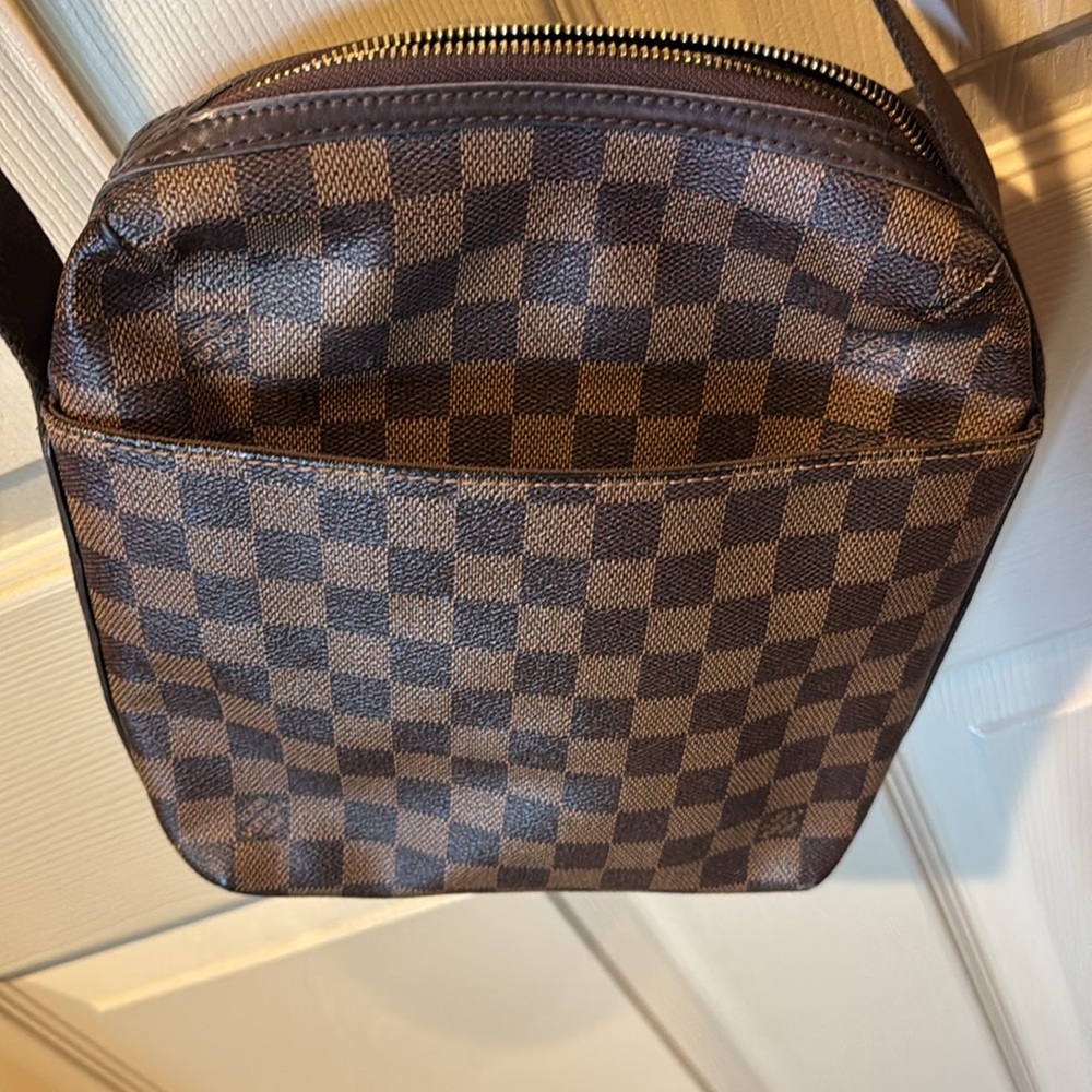 Louis Vuitton Trotteurbeaubourgh Cross Body Purse